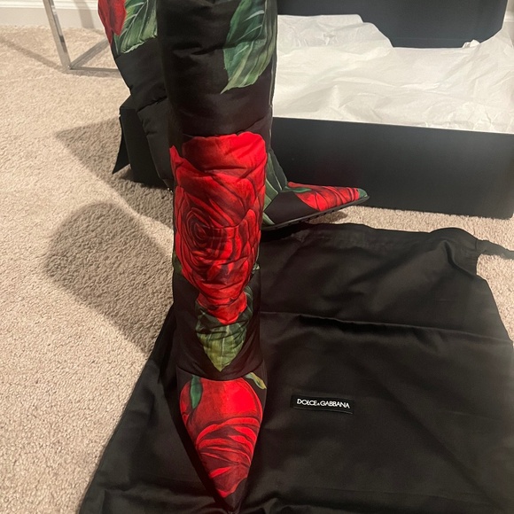Dolce & Gabbana Rose Puffer Boots - Picture 6 of 10